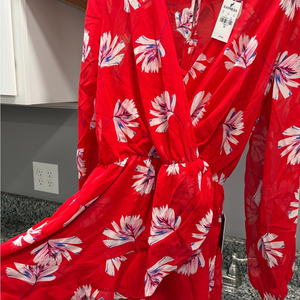 NWT Express Scarlet Floral Romper - Picture 2 of 5